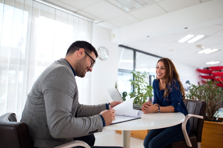 Un colloquio di lavoro tra due persone