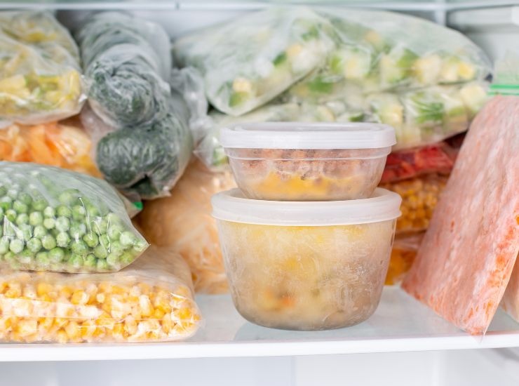 Eliminare i cattivi odore nel freezer