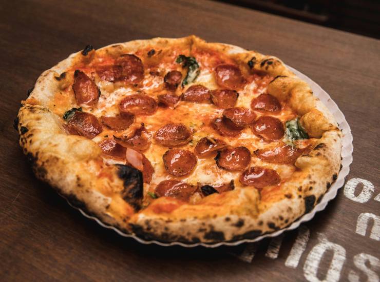 Cornicione bruciacchiato della pizza (pexels.com) - romagnaatavola.it