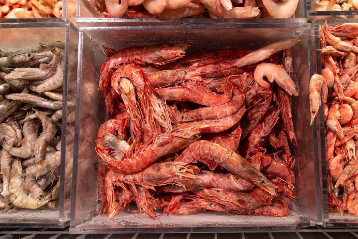 Gamberi in vendita al supermercato