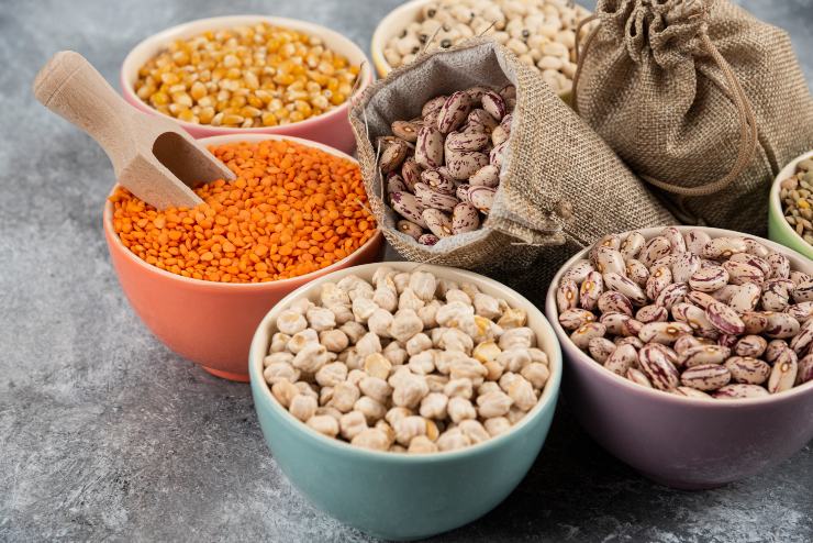 Legumi secchi dentro delle ciotole