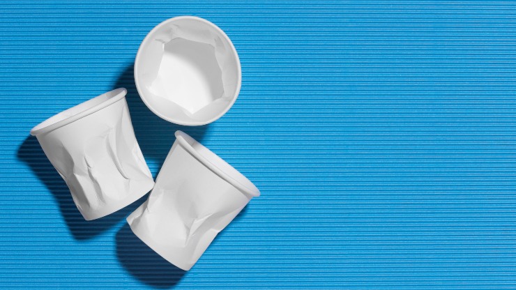 Vasetti di yogurt vuoti