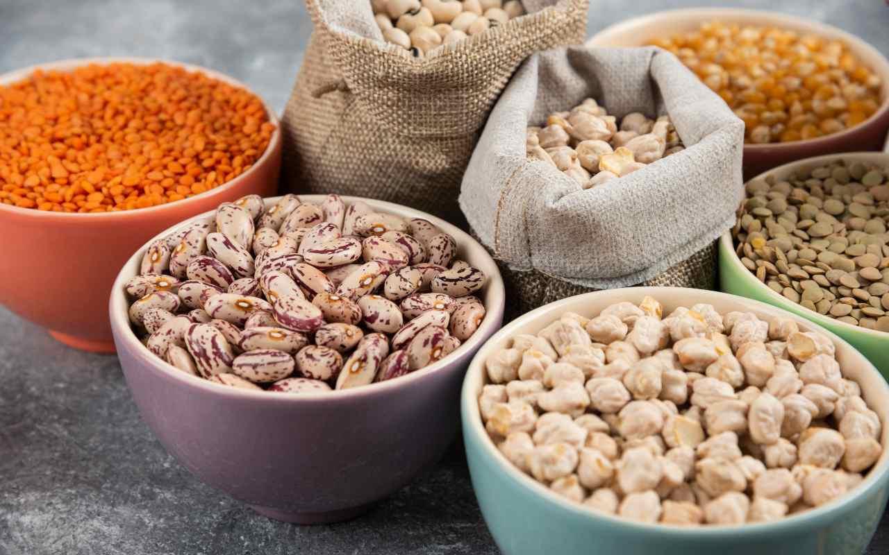 Attenzione ai LEGUMI: cosa c’è davvero dentro alle buste dei supermercati | In pochi li compreranno ancora