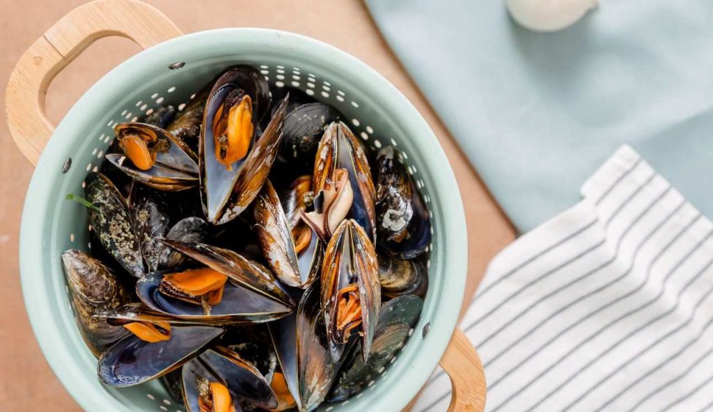 Ora le Cozze le pulisco in 5 minuti: bastava solo questo trucco | L’ho copiato in vacanza spiando un ristorante