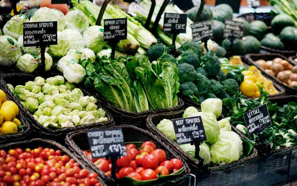 Pesticidi nella Verdura: nei supermercati la vendono e questi prodotti sono i più acquistati | Controlla sempre questo dettaglio prima di prenderla