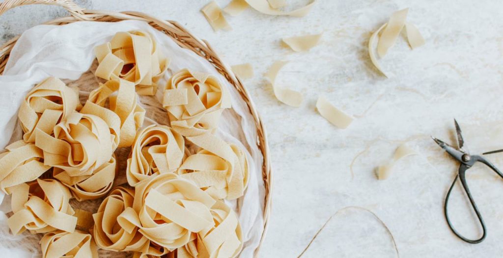 Confraternita della TAGLIATELLA: com’è nata e quali sono i migliori locali premiati della Romagna | In questi si assapora il meglio