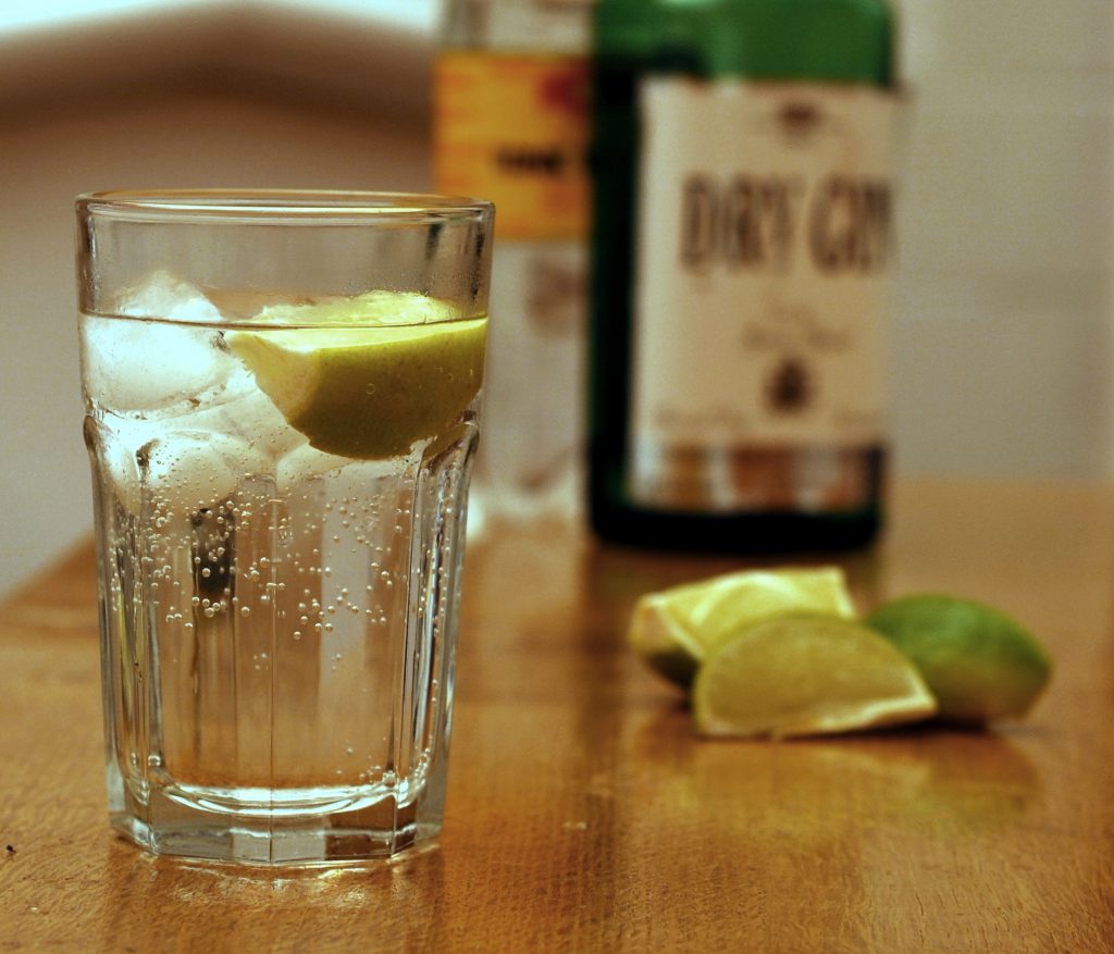 Riccione: Serata Bandito Party all’Indaco – Delizie di Gin e Cocktail