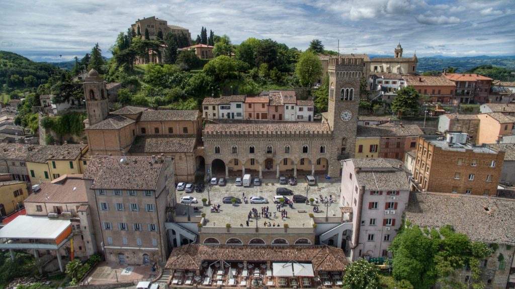 Bertinoro: Un Gioiello Storico in Romagna con Delizie Enogastronomiche
