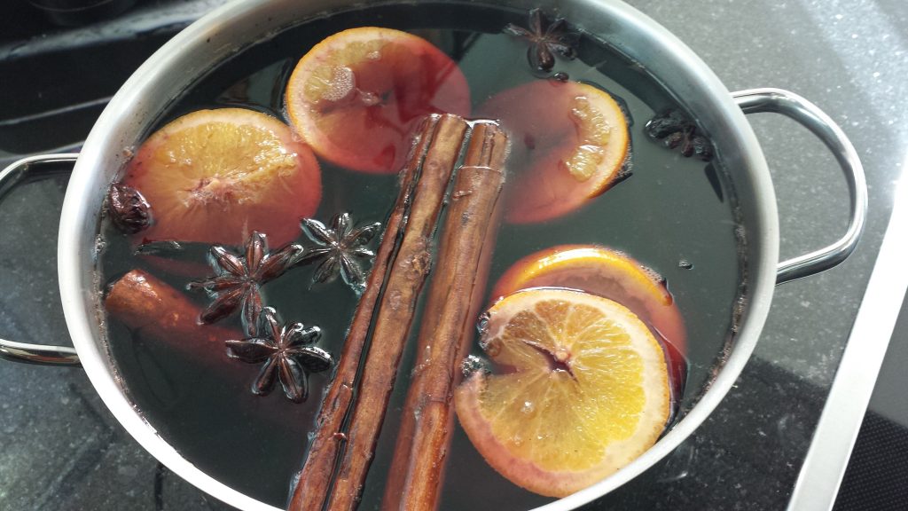 Il Caldo Benessere del Vin Brulé: Un’antica ricetta invernale