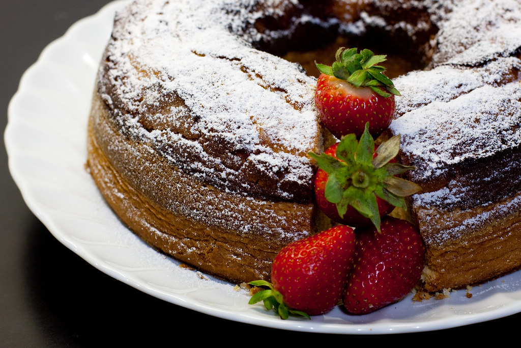 Deliziose Coppette Romagnole con Crema al Miele e Fragole