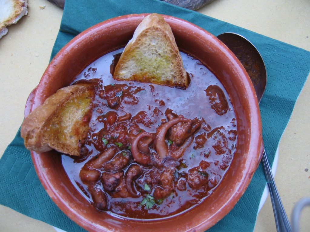 Un Delizioso Ragù di Moscardini: Ricetta Romagnola