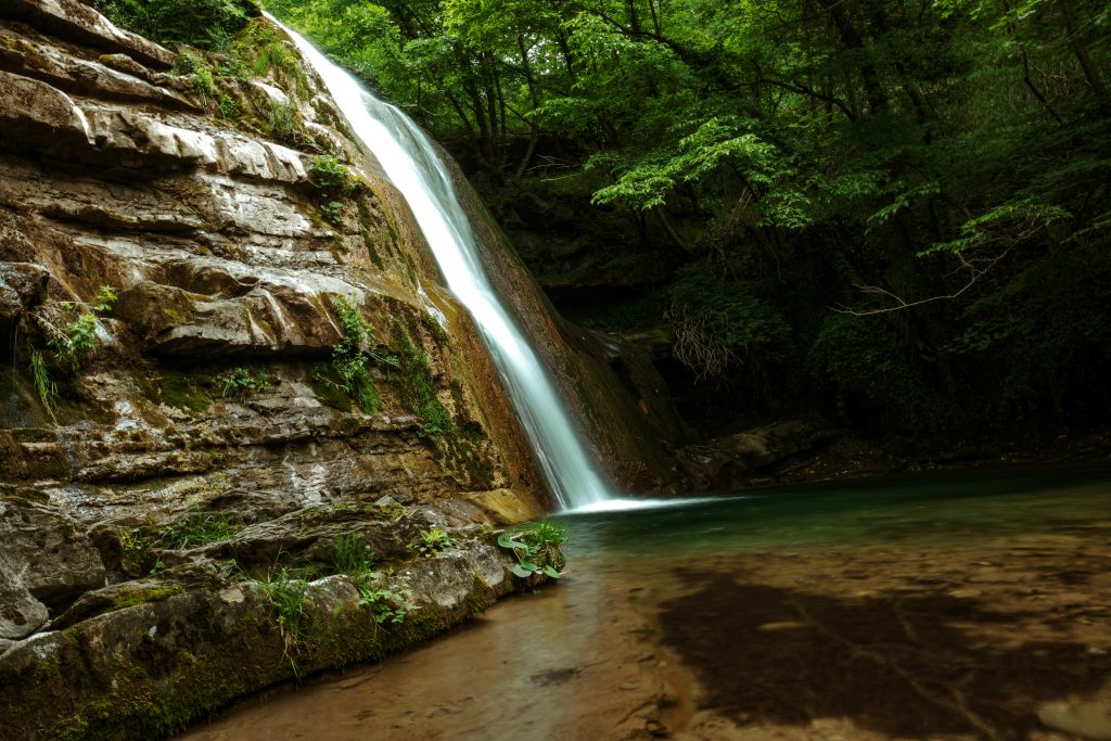 L’Acquacheta: Un’Imponente Cascata nell’Appennino Tosco-Romagnolo
