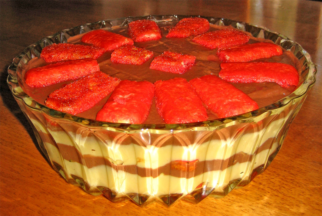 Un Dolce Incontro Romagnolo: Ciambella e Zuppa Inglese Riunite
