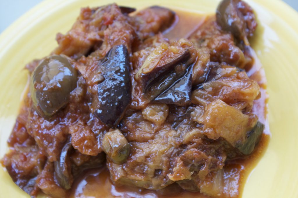 Deliziosa Caponata Siciliana: Un Piatto Estivo Semplice e Saporito