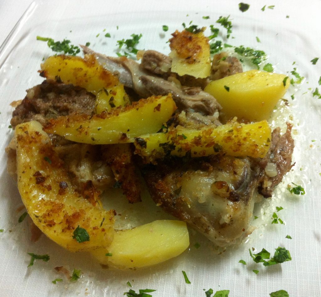 Un Semplice Agnello al Forno con Patate per la Pasqua