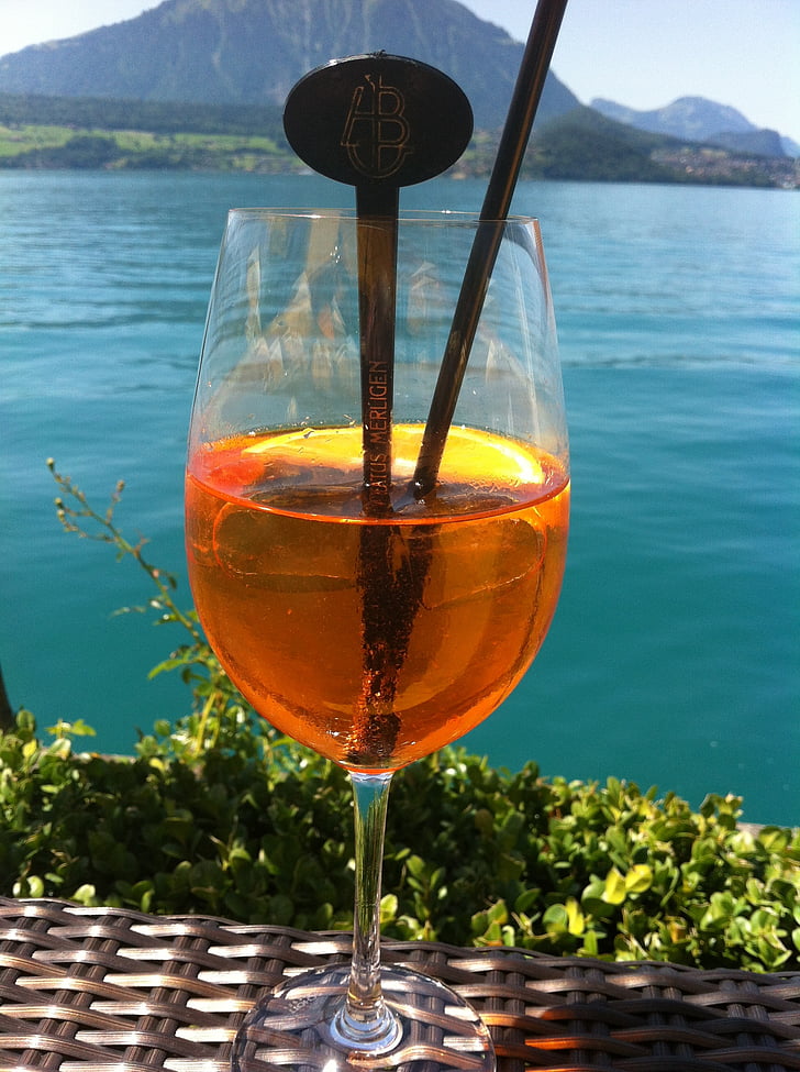 Aprire una Bottiglia di Vino: Un’Arte da Celebrare