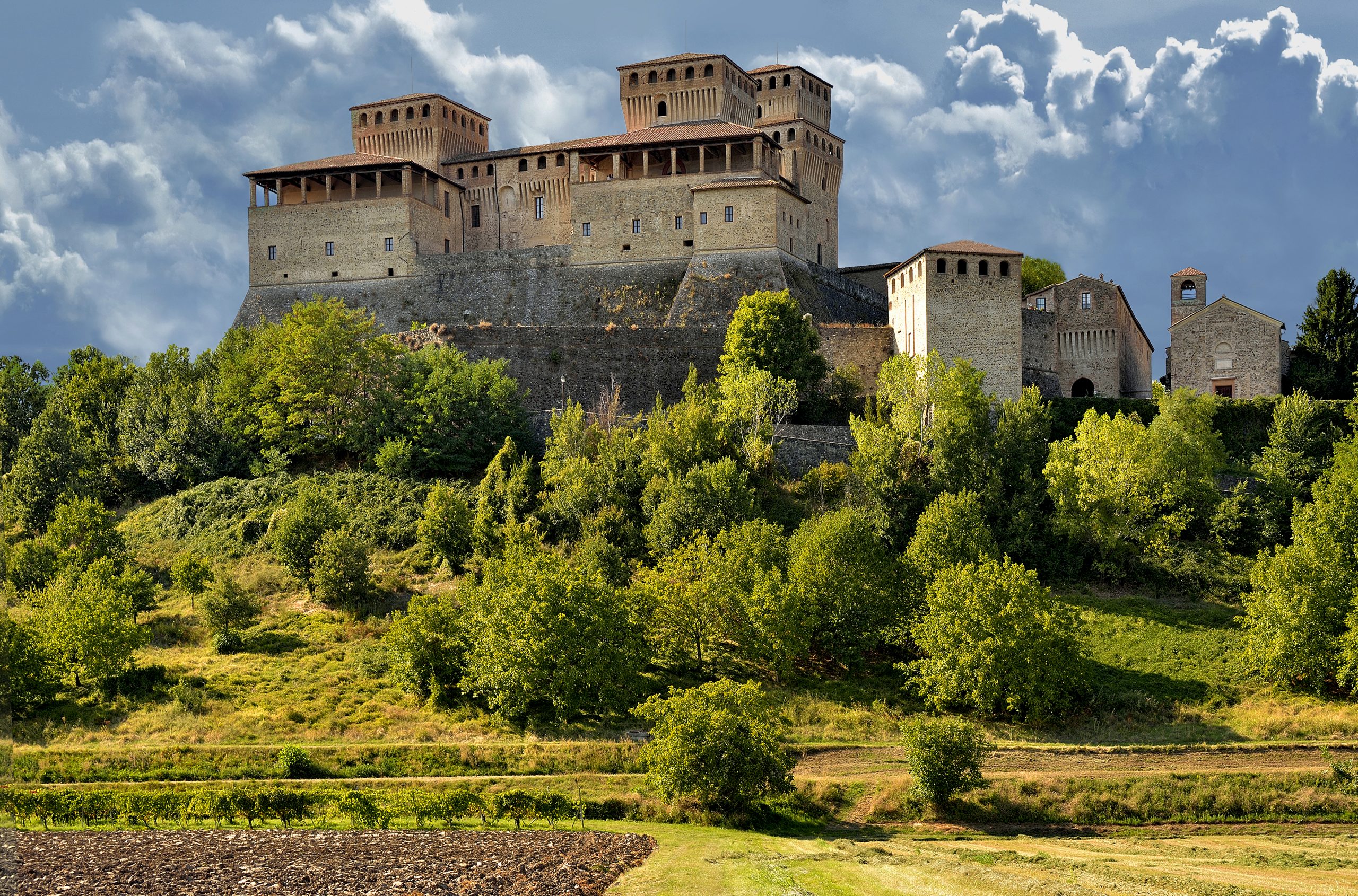 Un Viaggio attraverso le Rocche di Caterina: Quattro Castelli Sforzeschi in Romagna
