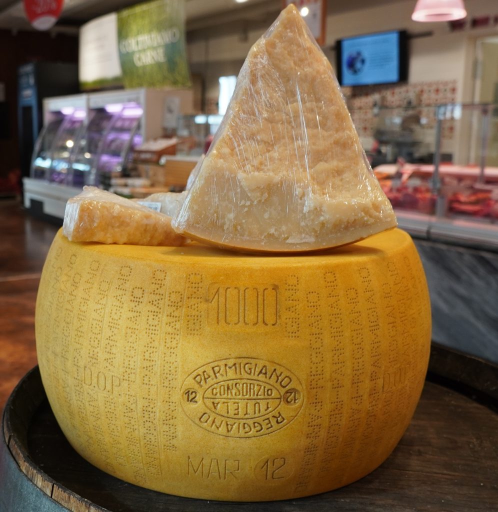 Il Re dei Formaggi: Un Viaggio nel Cuore del Parmigiano Reggiano
