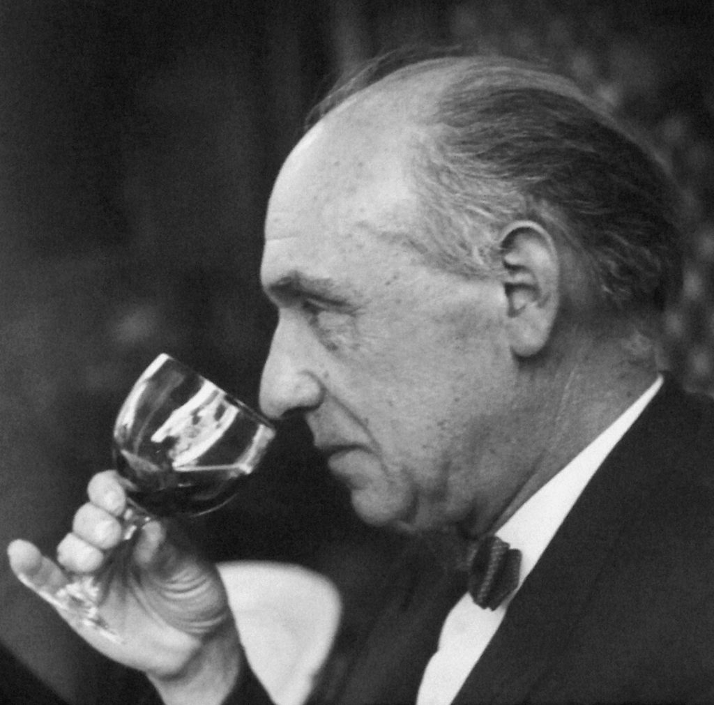 La scelta del calice perfetto per ogni vino: un’esperienza sensoriale completa