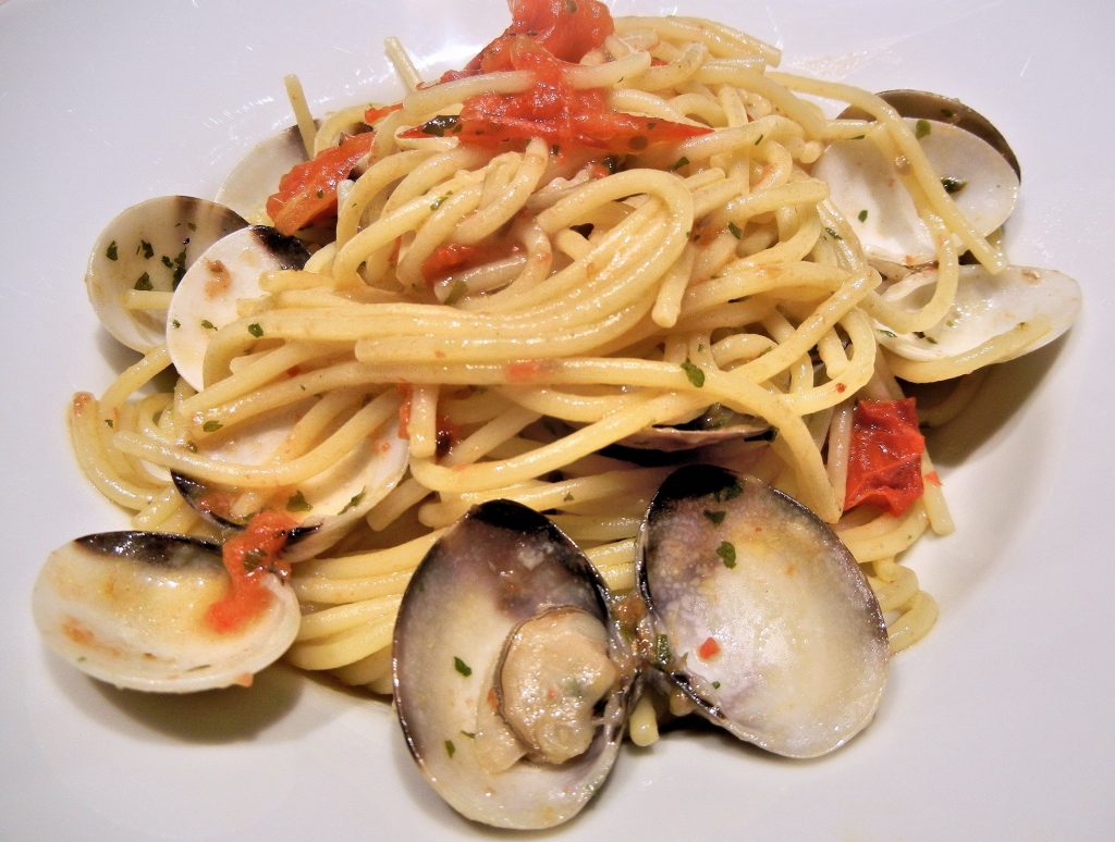 Un Primo Piatto Costiero: Spaghetti con Salicornia e Gamberi