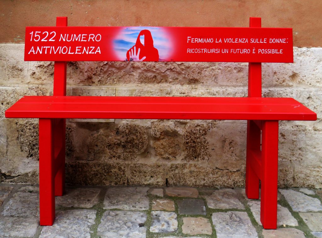 Combattere la violenza sulle donne: un dolce gesto di solidarietà a Ravenna