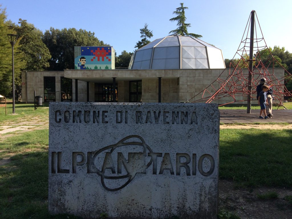 Esplorando il Cosmo a Ravenna: Un Viaggio tra Stelle e Mosaici