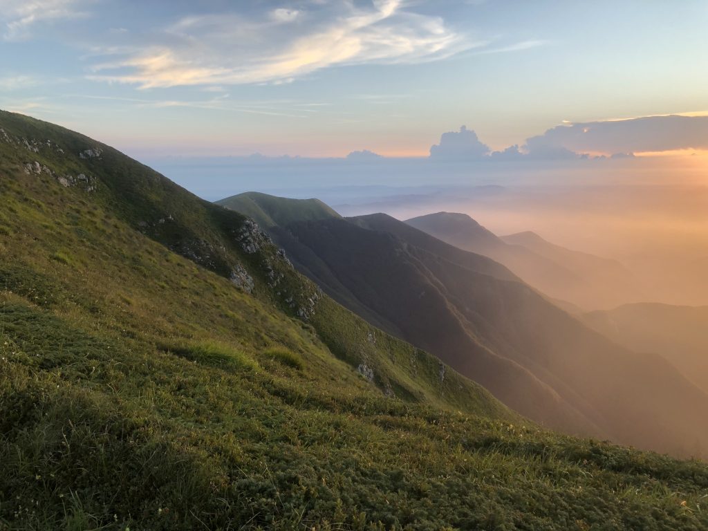 Esplora Scardavilla: Visite Guidate e Aperitivo al Tramonto
