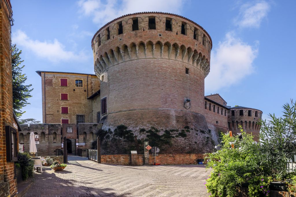 Dozza: Degustazioni e Incontri tra i Vini della Romagna