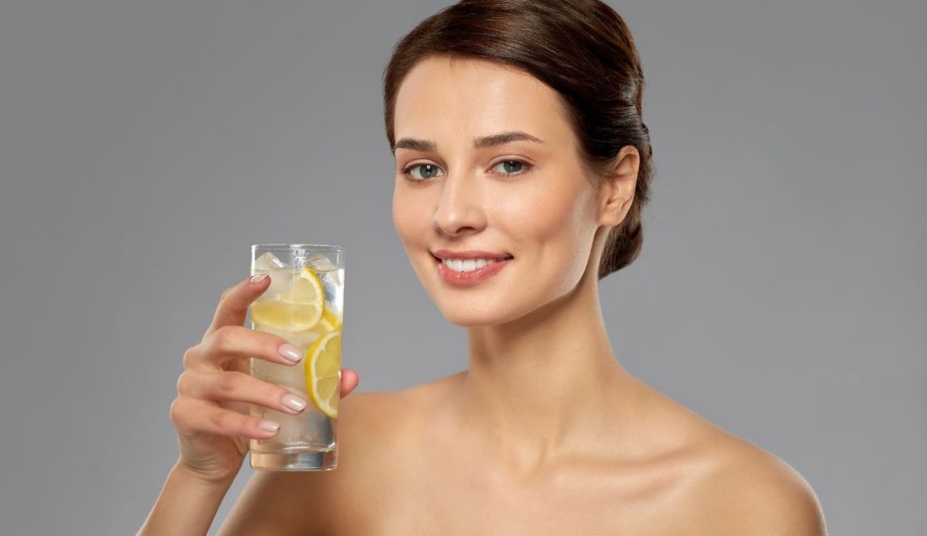 Bere acqua e limone effetti