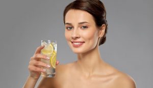 Bere acqua e limone effetti