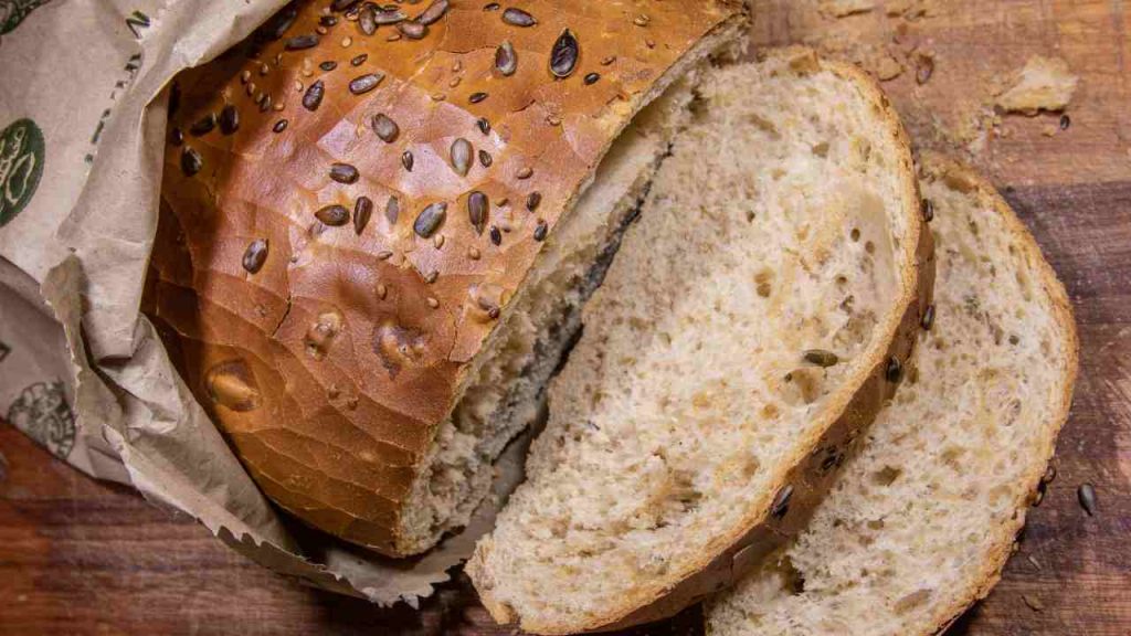 Pane, non devi buttarlo il giorno dopo: basta un po’ di carta e resta fresco per 7 giorni