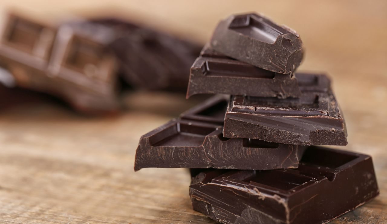 Cioccolato fondente, non mangiatelo più | Sull’etichetta non dicono la verità: lanciato l’allarme