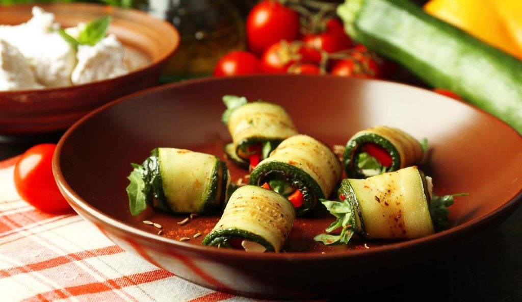 Rotolo di zucchine light, ha meno calorie del tofu ma è gustosissimo | Il mio nutrizionista me lo ha consigliato