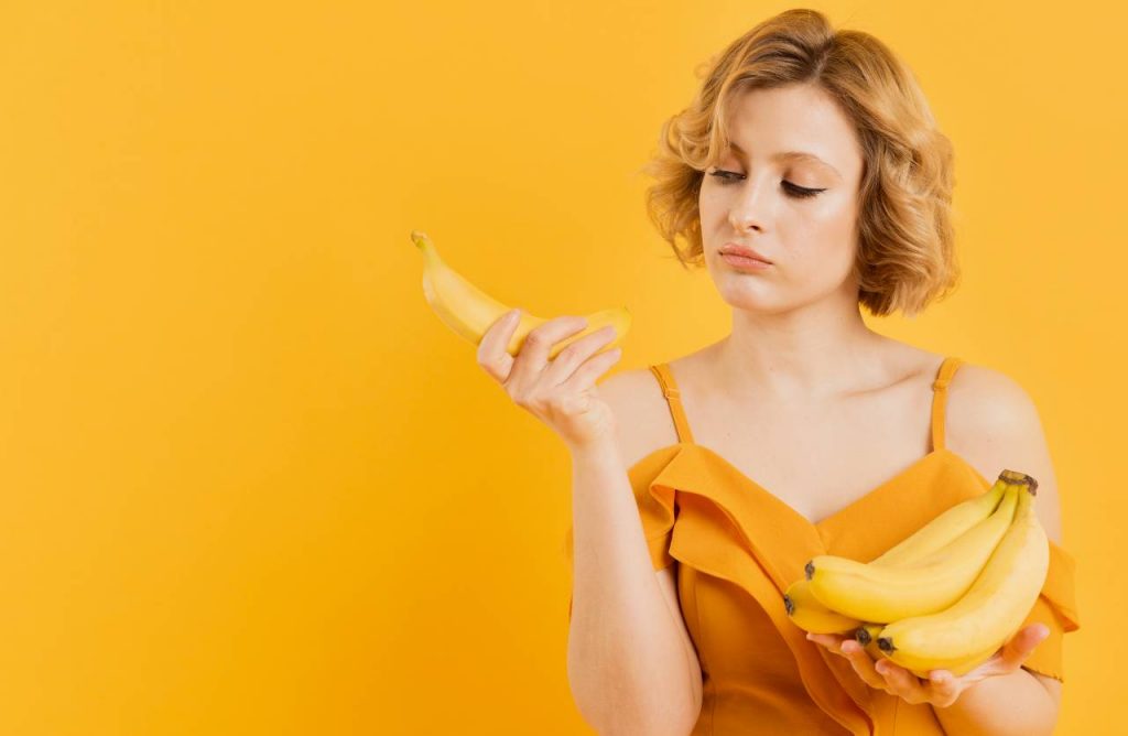 donna con banane