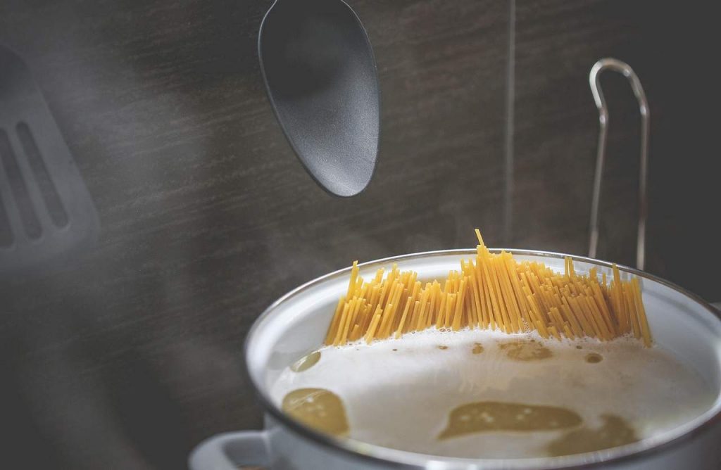 spaghetti in acqua bollente