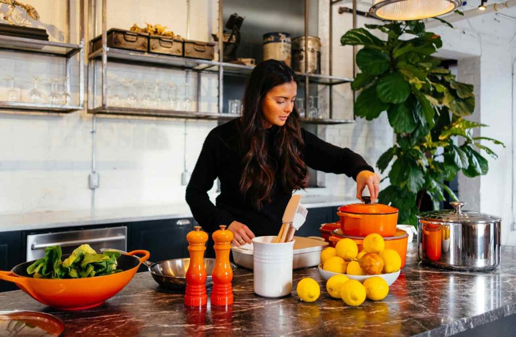 donna che cucina