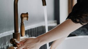 Acqua del rubinetto (pexels.com) - romagnaatavola.it