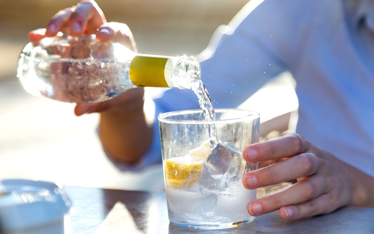 “L’acqua frizzante fa ingrassare”: l’esperto ha vuotato il sacco finalmente | Vi hanno sempre mentito fino ad ora