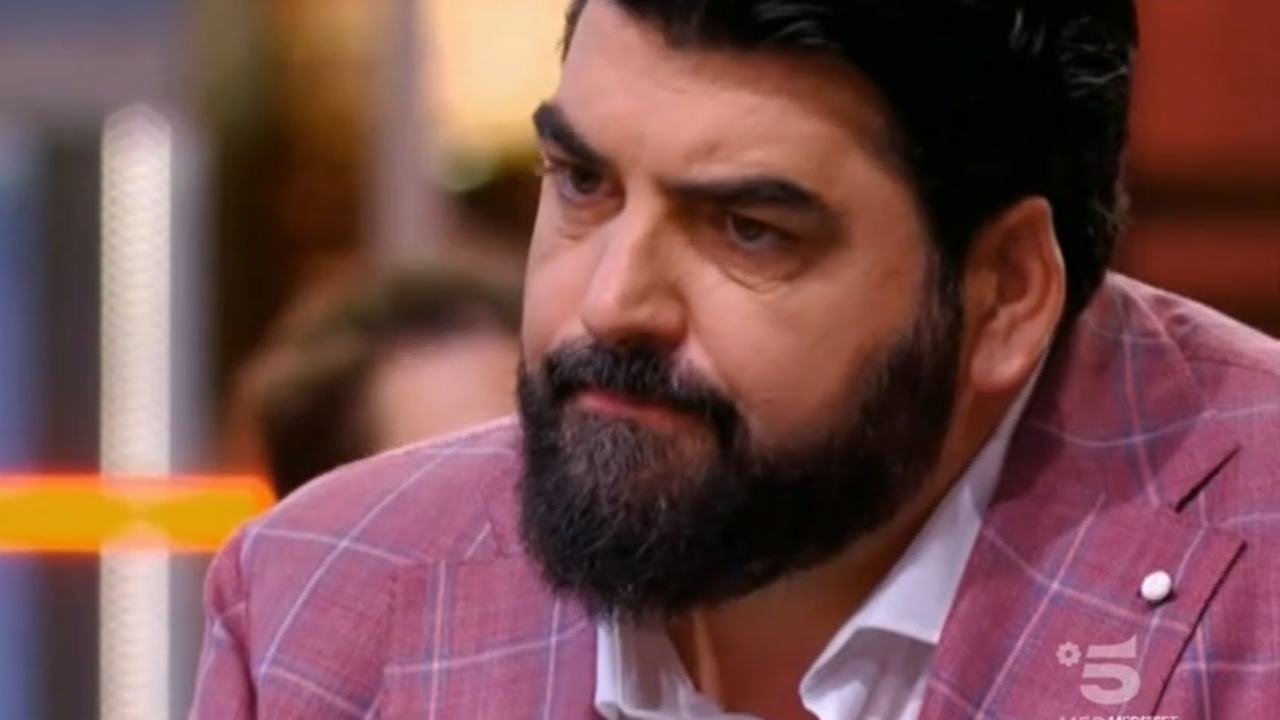 Antonino Cannavacciuolo (screenshot TV Mediaset) - romagnaatavola.it