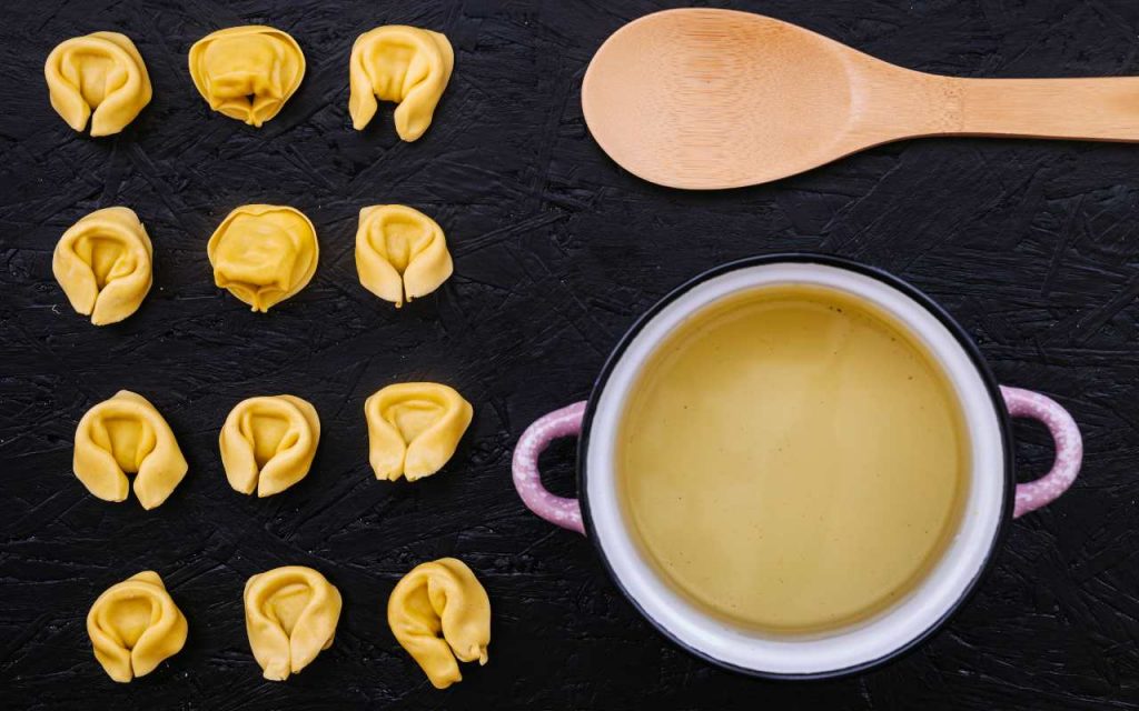 I cappelletti in brodo migliori della Romagna li mangiate solo qui: tutti gli altri possono solo imparare