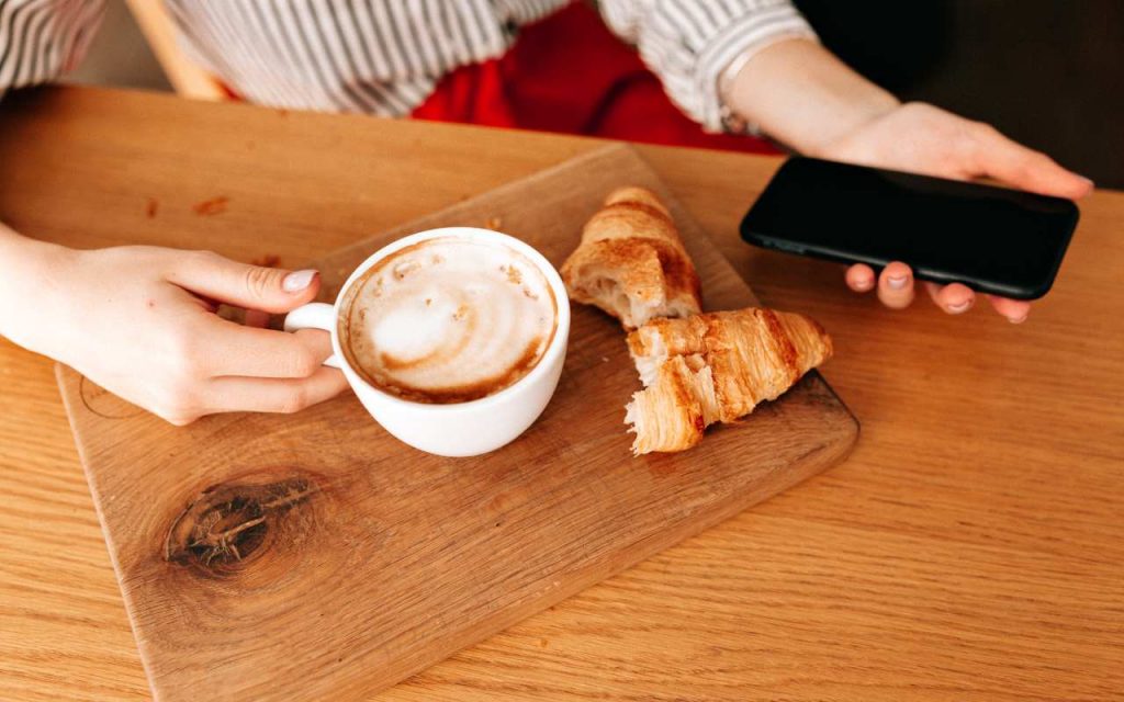 Cornetto e cappuccino, certo che puoi mangiarli tutti i giorni a dieta | Ti fanno perdere peso come non mai se fai così