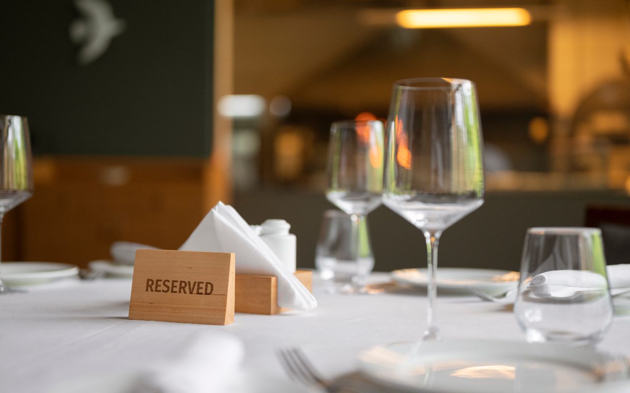 Ristorante Cracco, va per una cena e torna piegato in due: alla fine è arrivato lui e lo ha massacrato