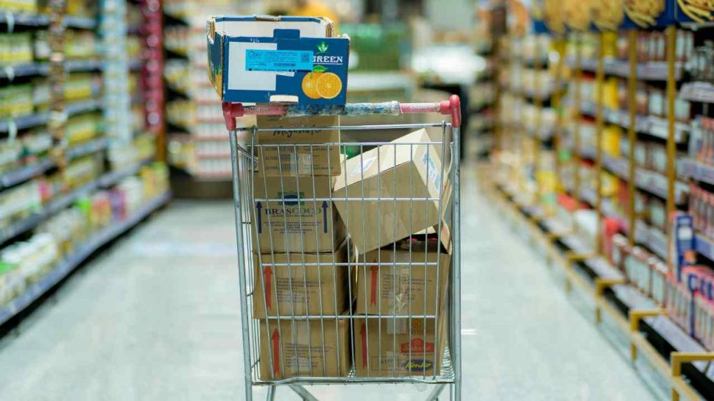 Scaffali da ripulire (pexels.com) - romagnaatavola.it
