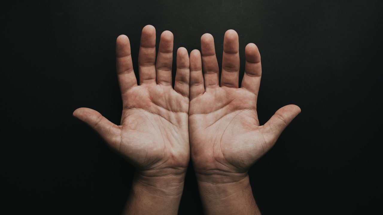 Sintomi agli arti (pexels.com) - romagnaatavola.it