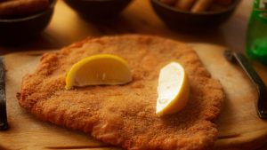 cotoletta con fette di limone