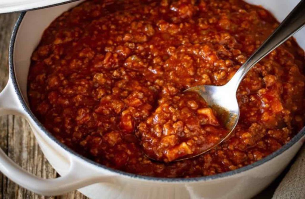 Ragù alla bolognese vero | Tempi lunghi e soffritto old school: quel passaggio che salva il sugo