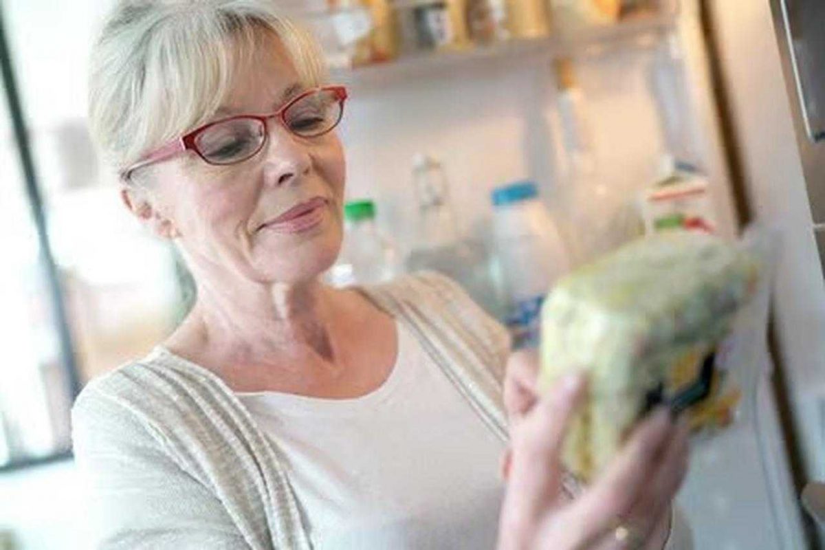 Alimenti scaduti, questi 5 li puoi mangiarli senza rischi (l’ultimo ti lascerà senza parole) | Lo fanno per farti spendere il doppio