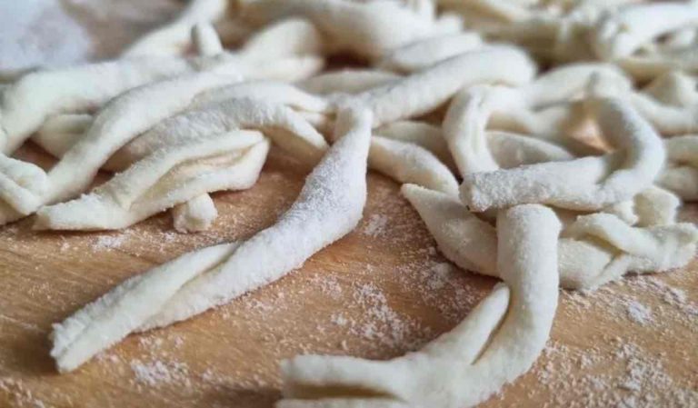 STROZZAPRETI ROMAGNOLI | impasto povero, gusto ricco: il condimento “insospettabile” che convince gli chef