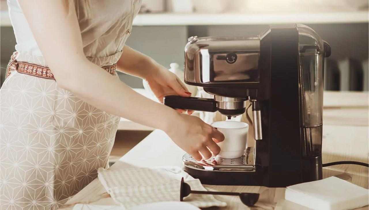 Caffè cattivo, Non è la miscela: stai sbagliando la pulizia | In questo modo è sempre perfetta