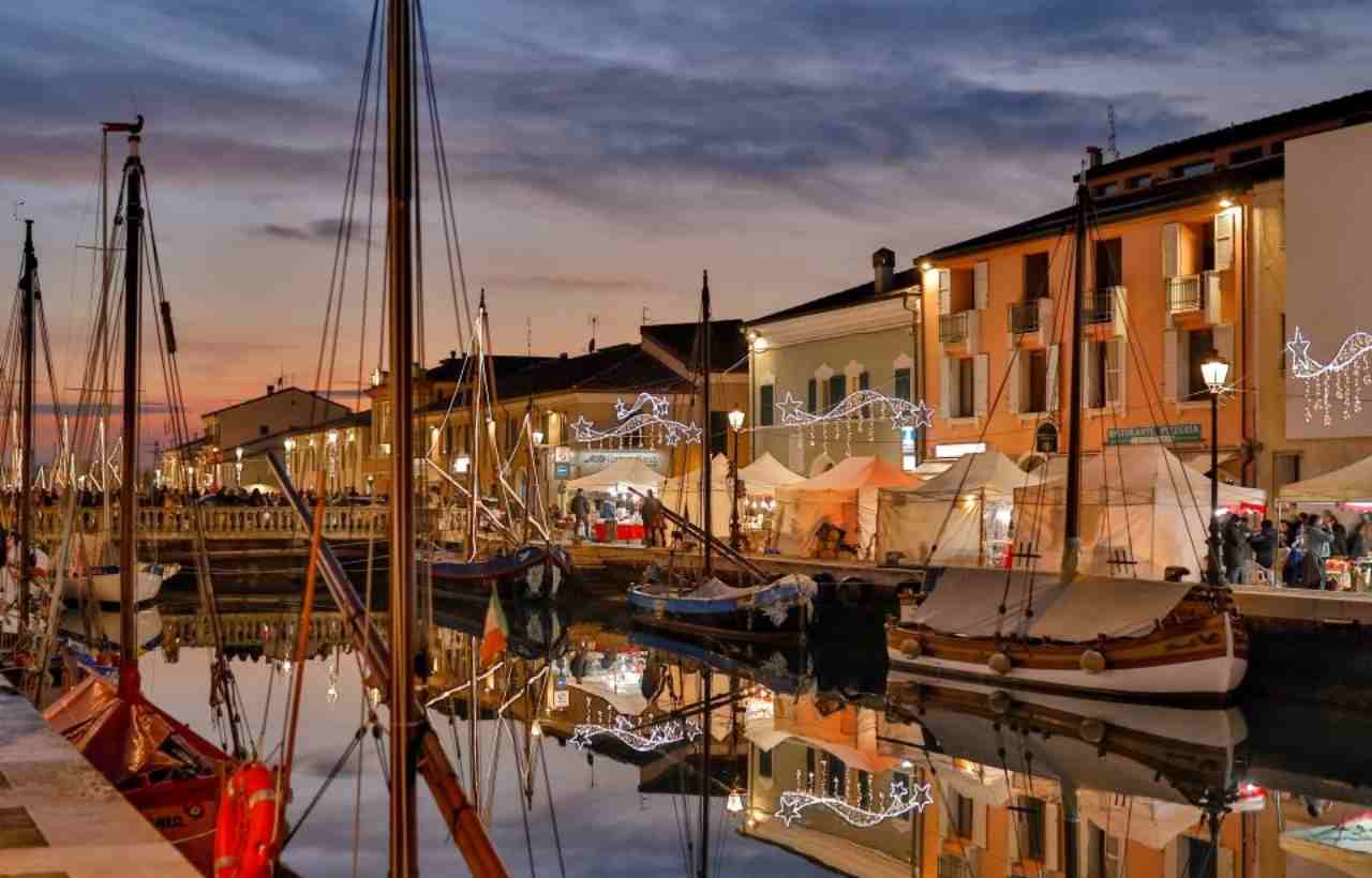 I mercatini di Natale più belli? Al porto di Cesenatico: prodotti tipici, vin brulè e un presepe spettacolare | Ogni weekend i turisti si innamorano